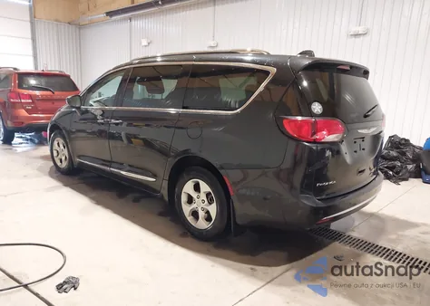 2017 Chrysler Pacifica Touring-L Plus z USA, uszkodzony, nr VIN 2C4RC1EG9HR559588